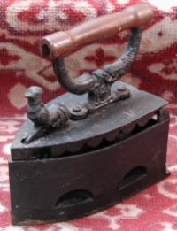 Charcoal iron, hinged lid with bird handle for opening